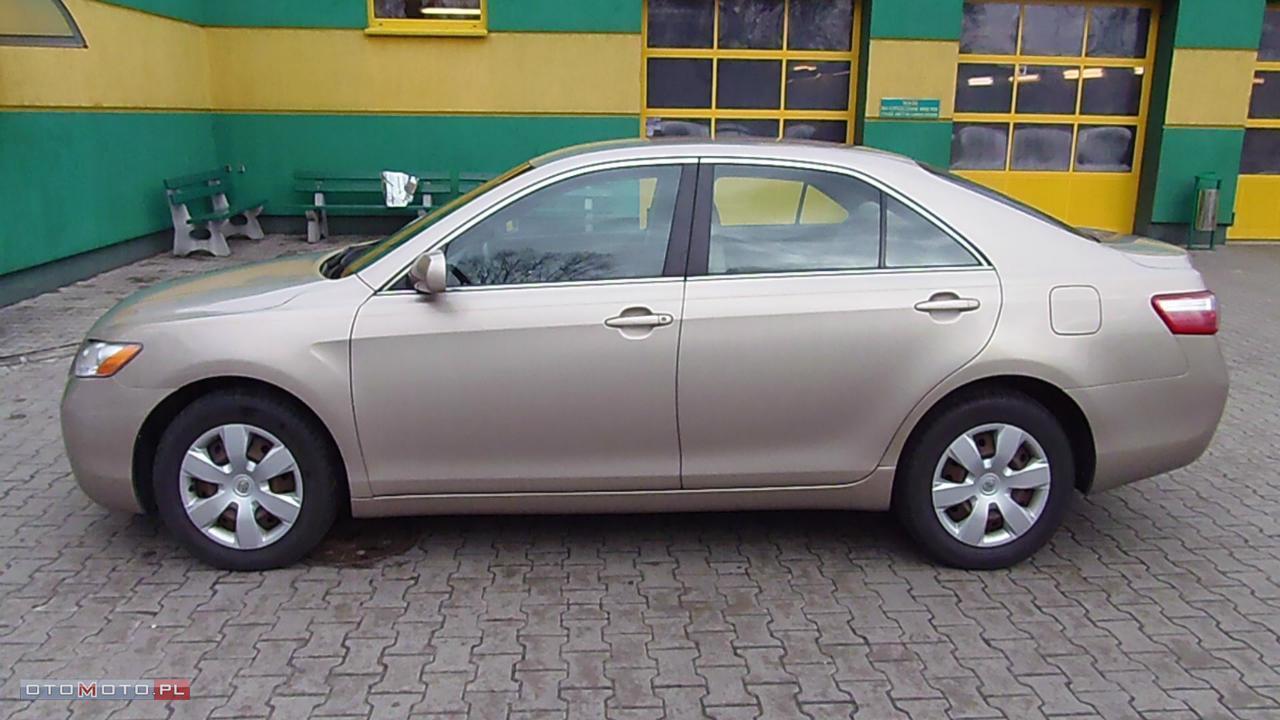 Toyota Camry - Faktura VAT