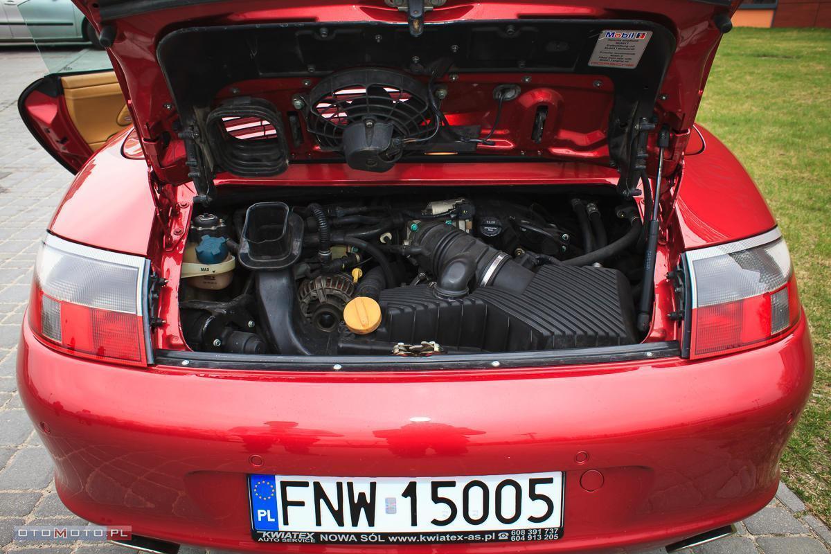 Porsche 911 Karbon 320 KM Hardtop Windshot