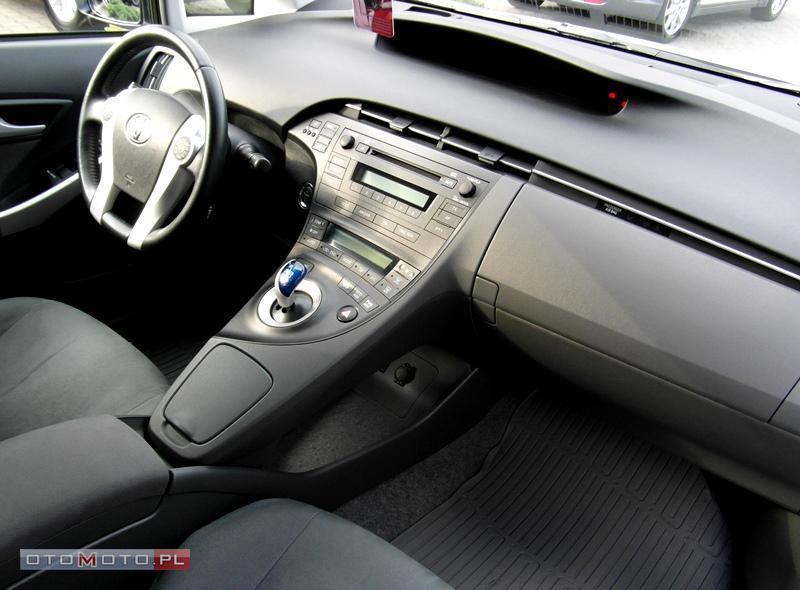 Toyota Prius 1,8 HSD SOL + COMFORT