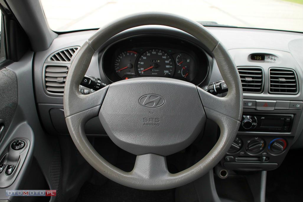 Hyundai Accent 1.5 GS, Przebieg: 137 000 km.