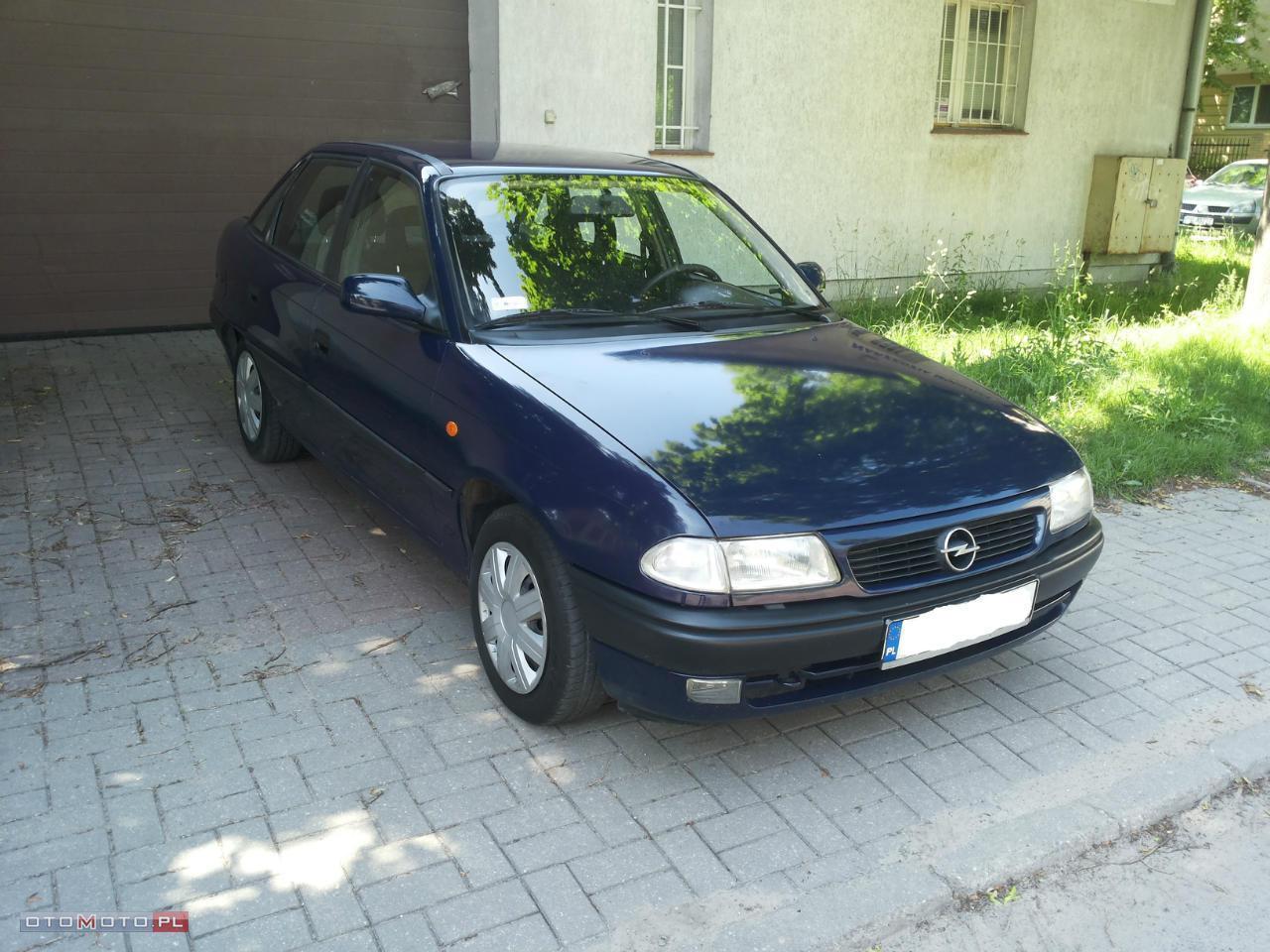 Opel Astra ZAREJESTROWANA SEDAN 1999r