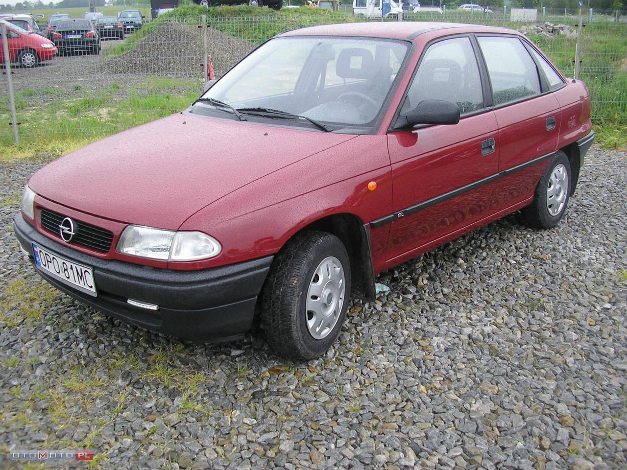 Opel Astra SEDAN